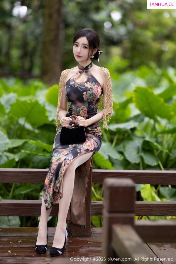 王馨瑶  [XiuRen]高清写真图 2023.10.11 No.7495 王馨瑶yanni 美腿旗袍第5张图片